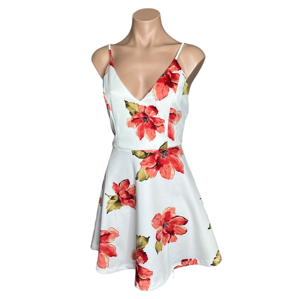 Love Tree Mini Floral Spaghetti Strap Dress White Red Flowers Woman’s Sm…
